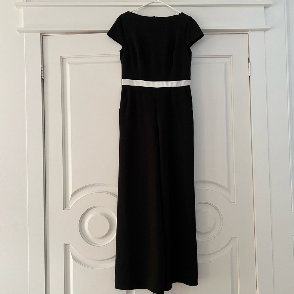 Cap sleeve wide leg jumpsuit with pockets!